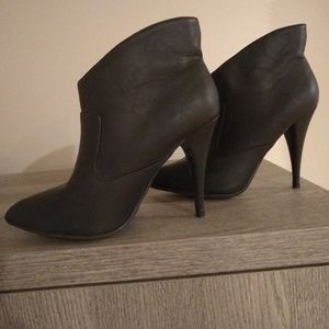 Stylish ankle boots - Le Chateau - comfortable!